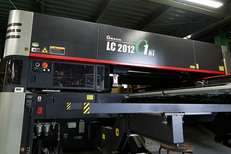 レーザータレパン複合マシン　アマダ／ LC2012CINT