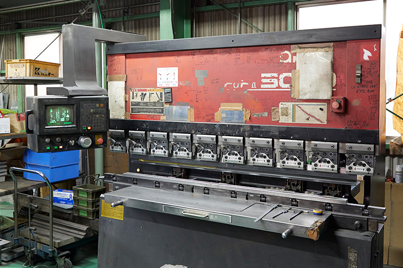 プレスブレーキ アマダ／ KG-80